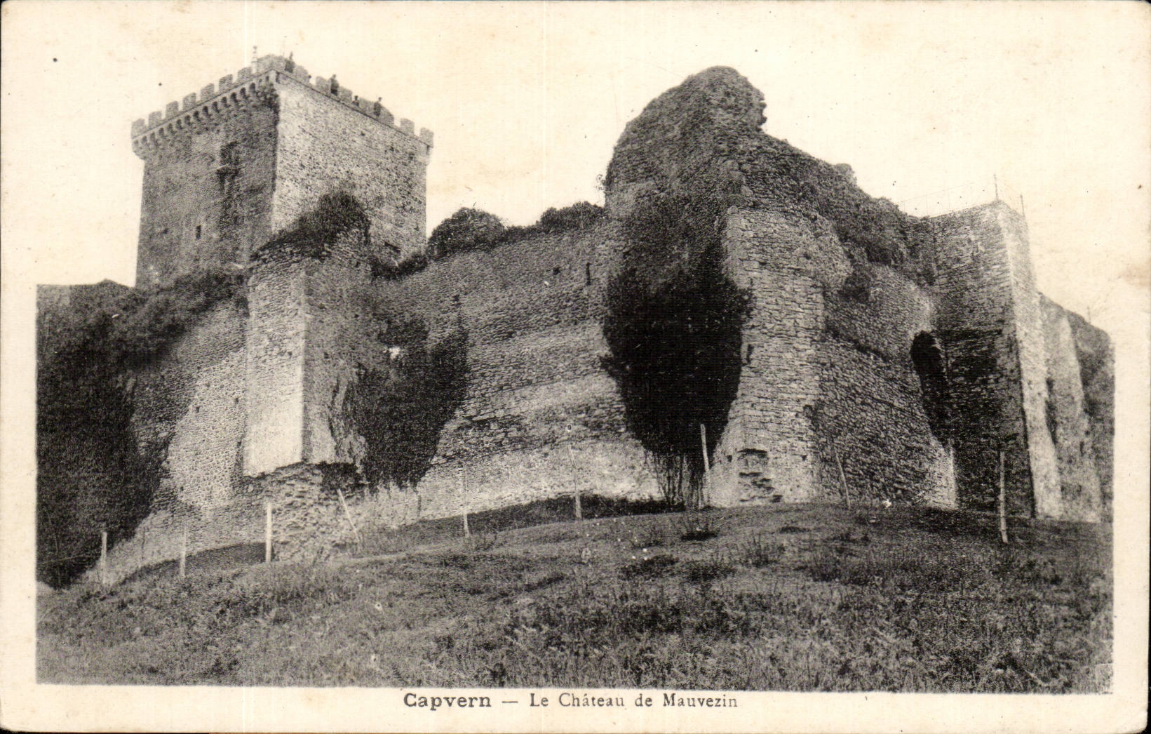 Capvern — Le Château de Mauvezin — Ruines d'un château fort