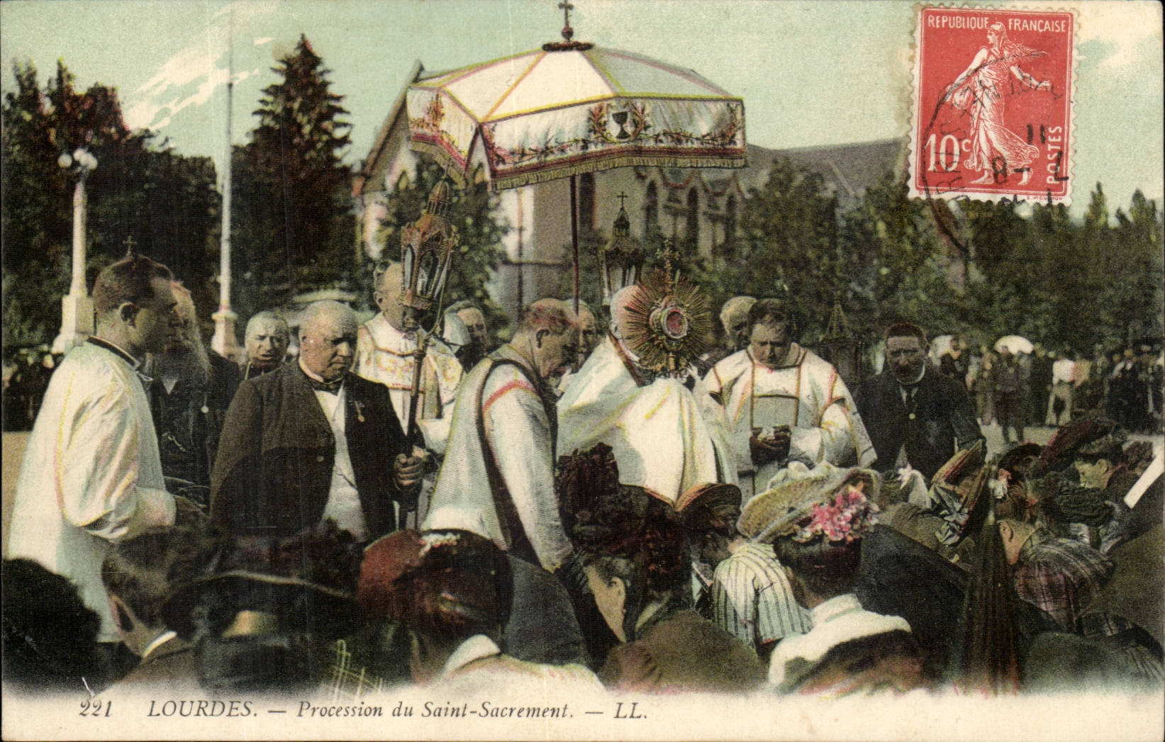 CPA Lourdes procession du Saint Sacrement