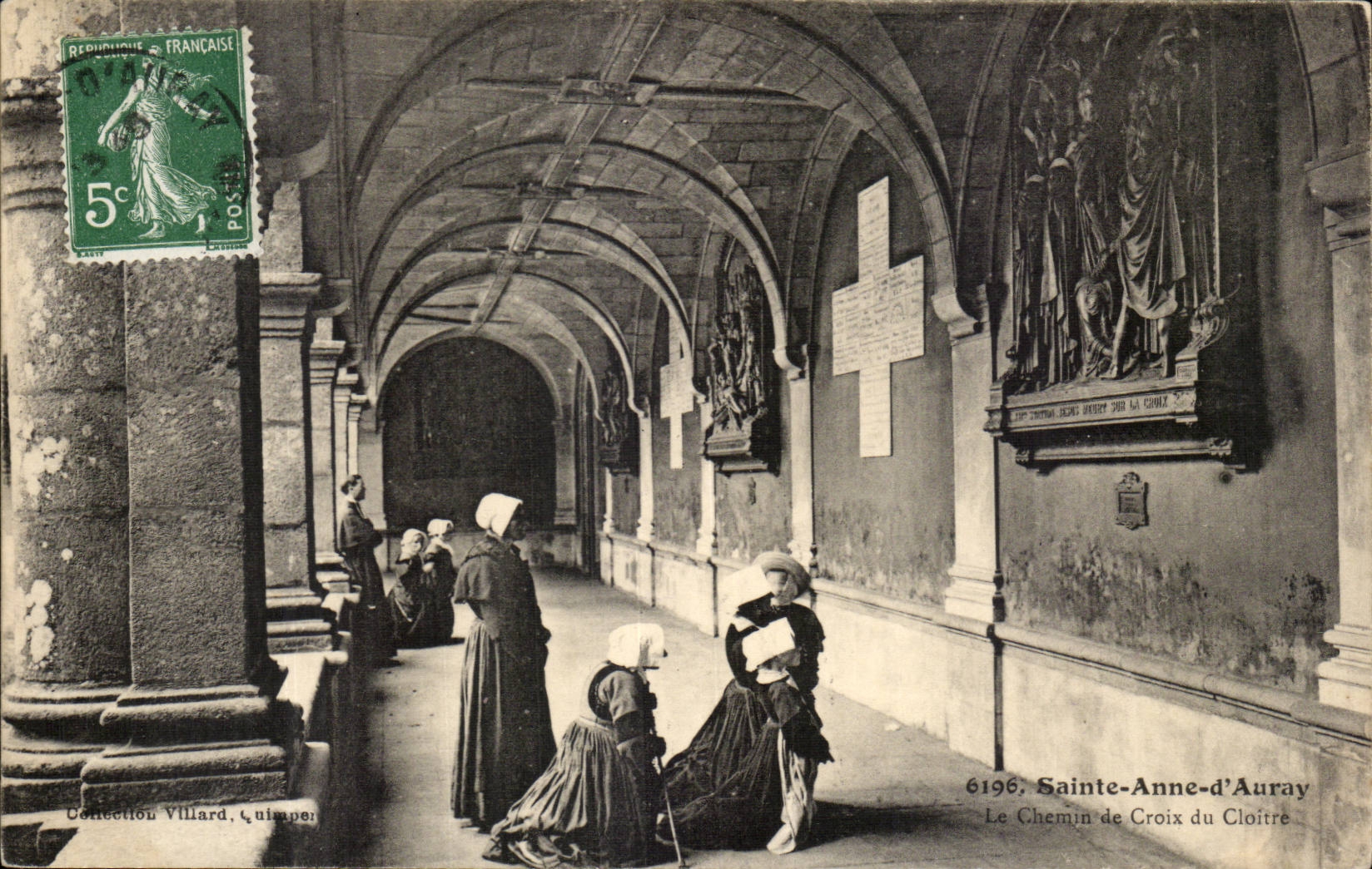 Saint Anne d'Auvray CPA Le chemin de CRoix du cloitre