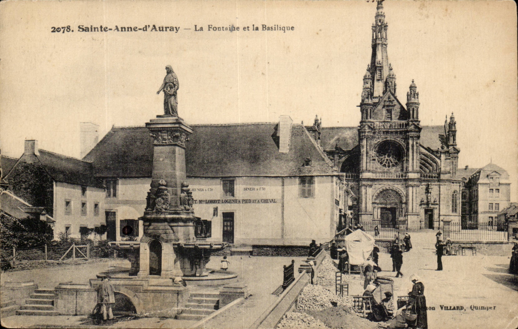 Saint Anne d'Auvray CPA La fontaine et la basilique