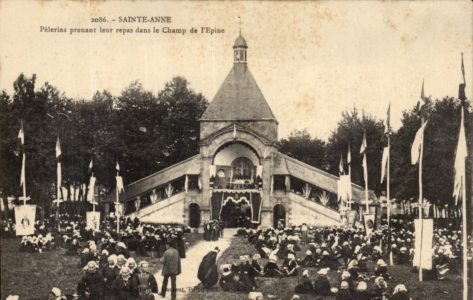 Sainte-Anne — Pilger, die ihr Essen im Champ de l'Epine einnehmen — Edition Laurent, Port-Poix