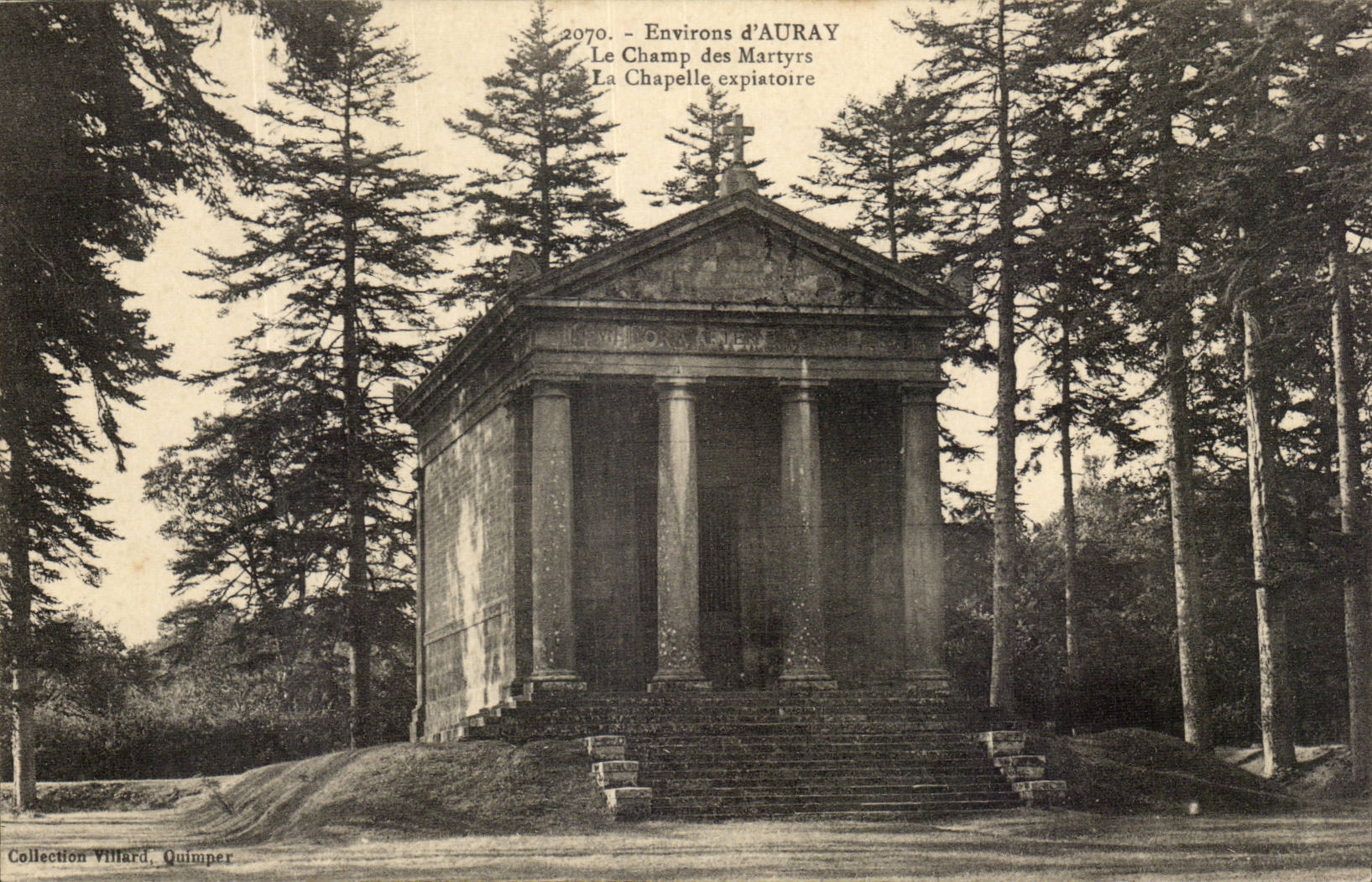 Environs de Saint Anne d'Auray CPA le champ des martyrs La chapelle expiatoire
