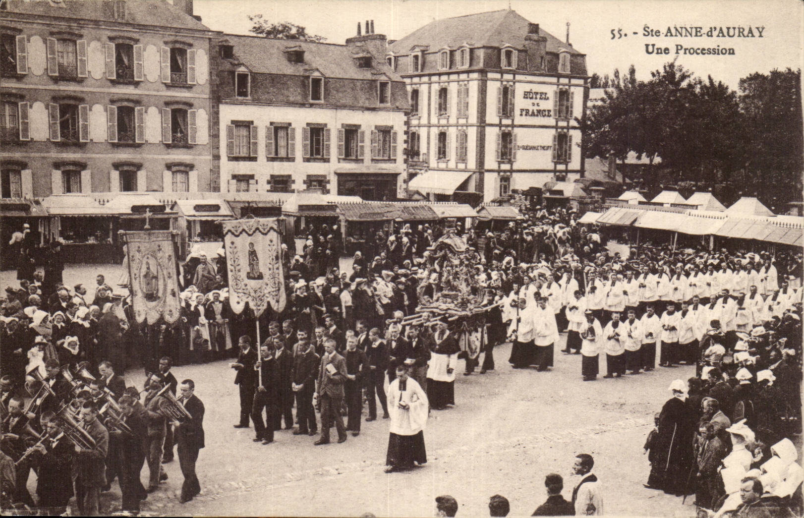 Ste-ANNE-d'AURAY — Une Procession — Ed. BONGRAND, Laurent N° 55