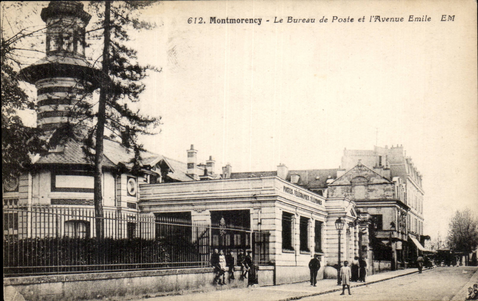 Montmorency CPA Le bureau de poste et l'avenue Emile 
