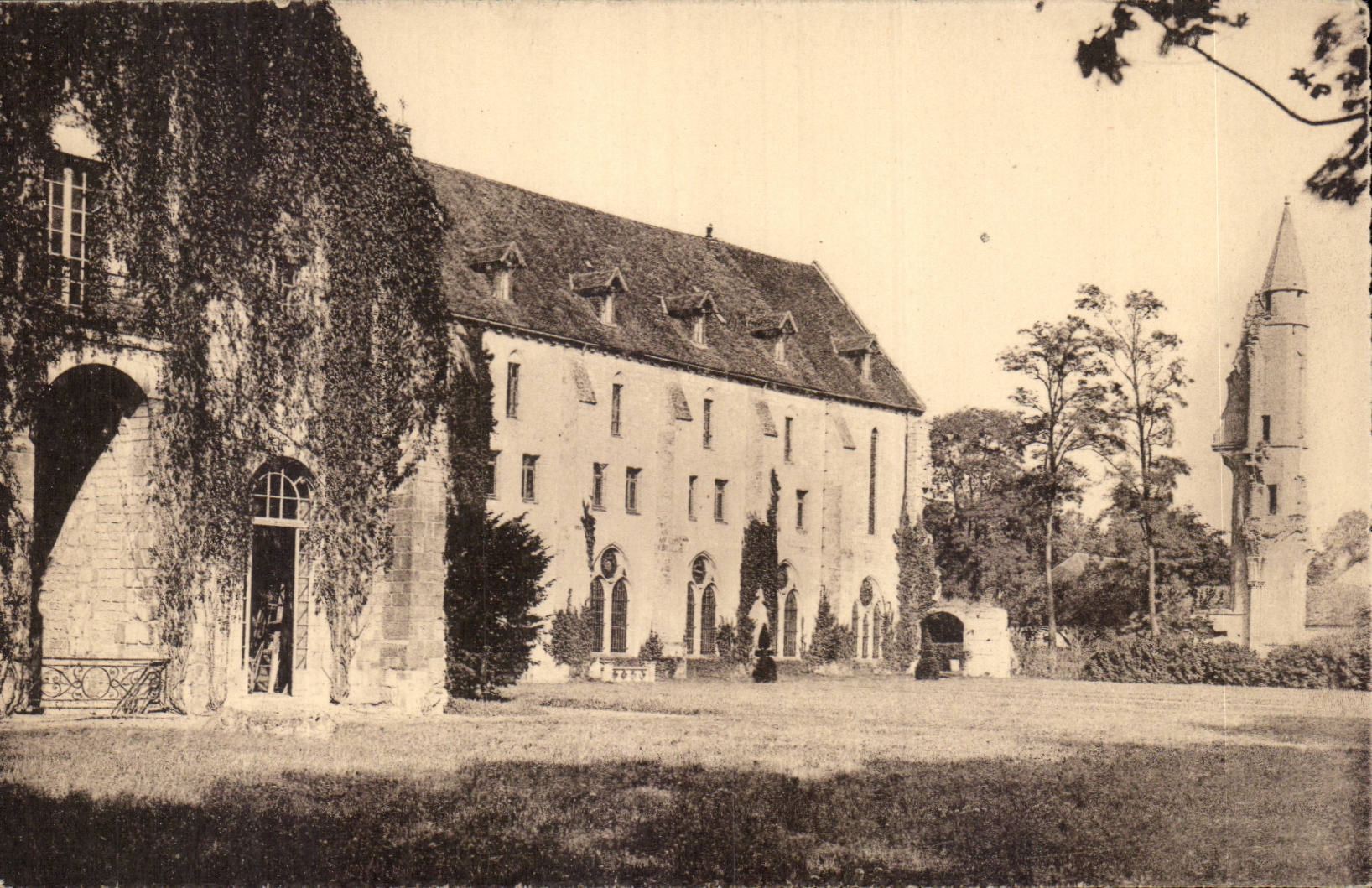 Abbaye de Royaumont CPA Asnieres sur Oise Vue generale (cote Est)