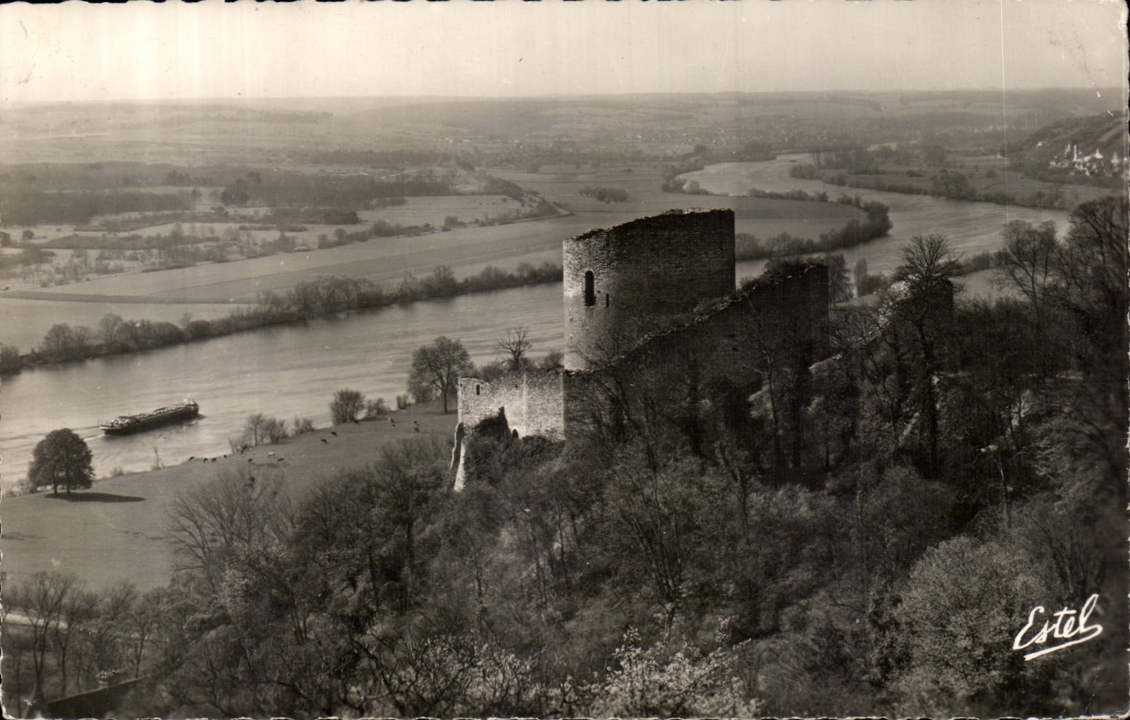 La Roche Guyon CPA Le vieux donjon et la vallee de la Seine