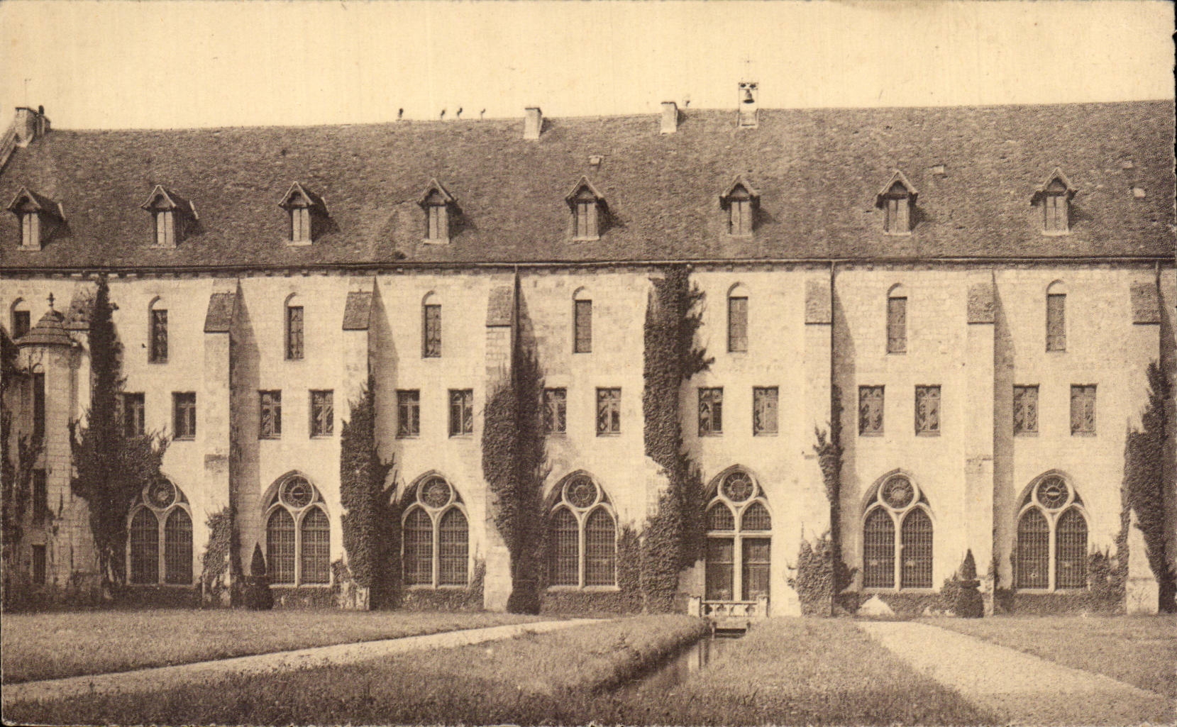 CPA Abbaye de Royaumont Asnieres sur Oise Batiment des dortoirs