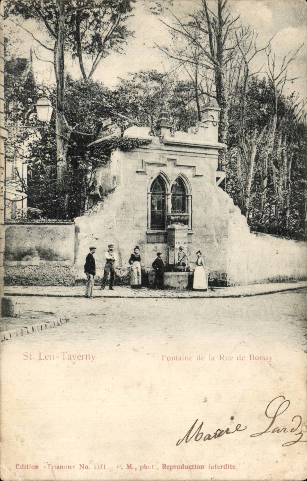 Saint Leu Taverny CPA Fontaine de la rue de Boissy