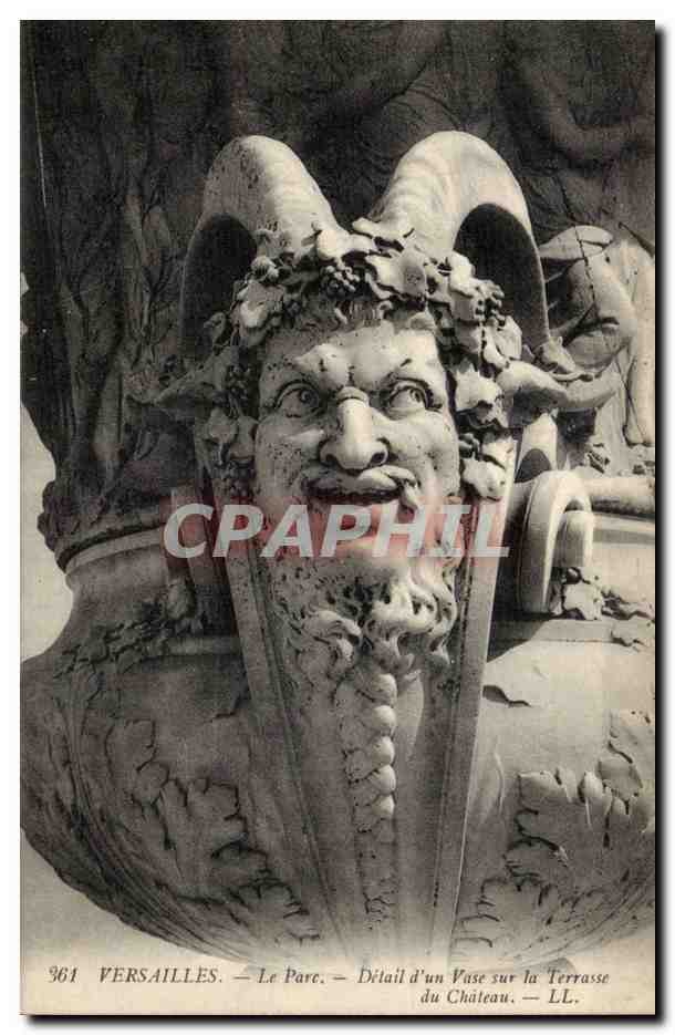 Versailles CPA Le parc Detail d'un vase sur la terrasse du chateau