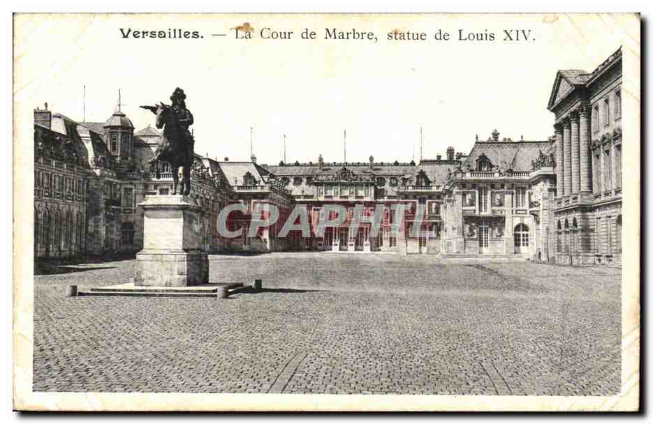 Versailles CPA Cour de marbre Statue de Louis XIV