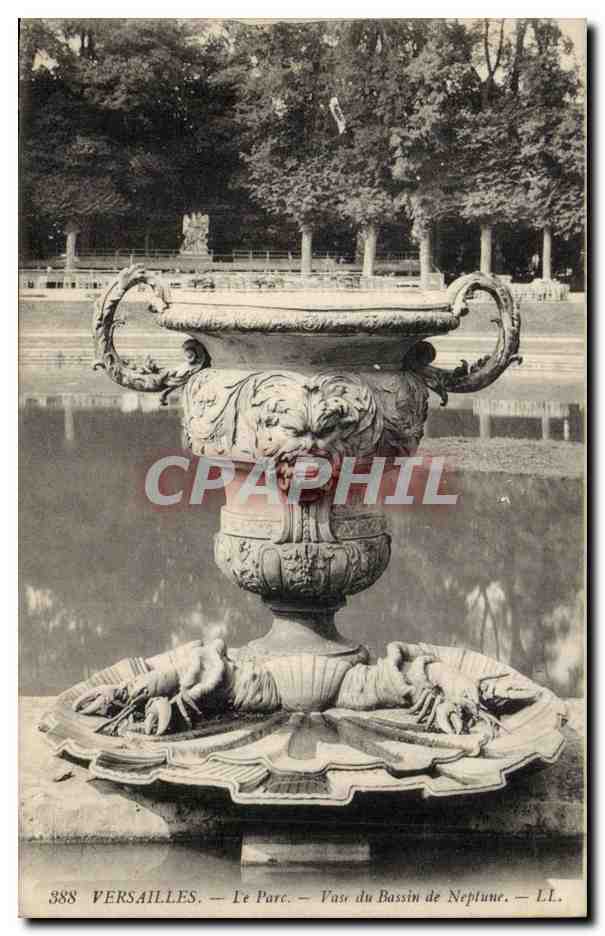 Versailles CPA Le parc Vase du bassin de Neptune