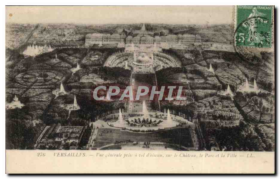 Versailles CPA Vue generale prise a vol d'oiseau sur le chateau le parc et la ville