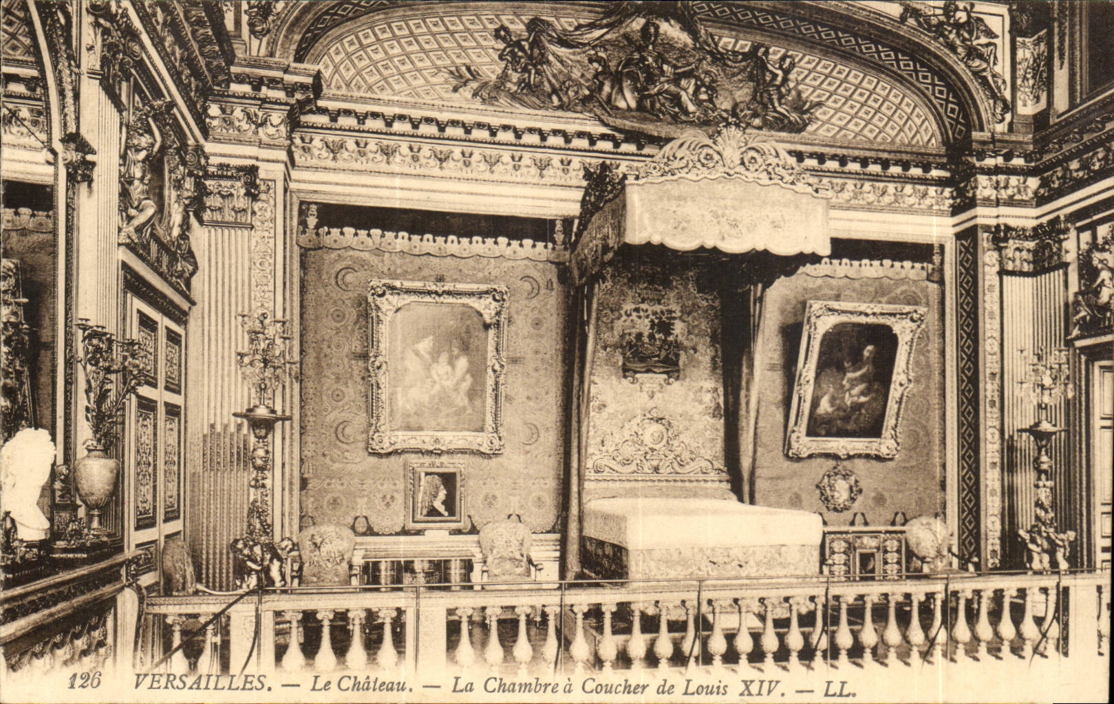 Versailles CPA Le chateau La chambre a coucher de Louis XIV