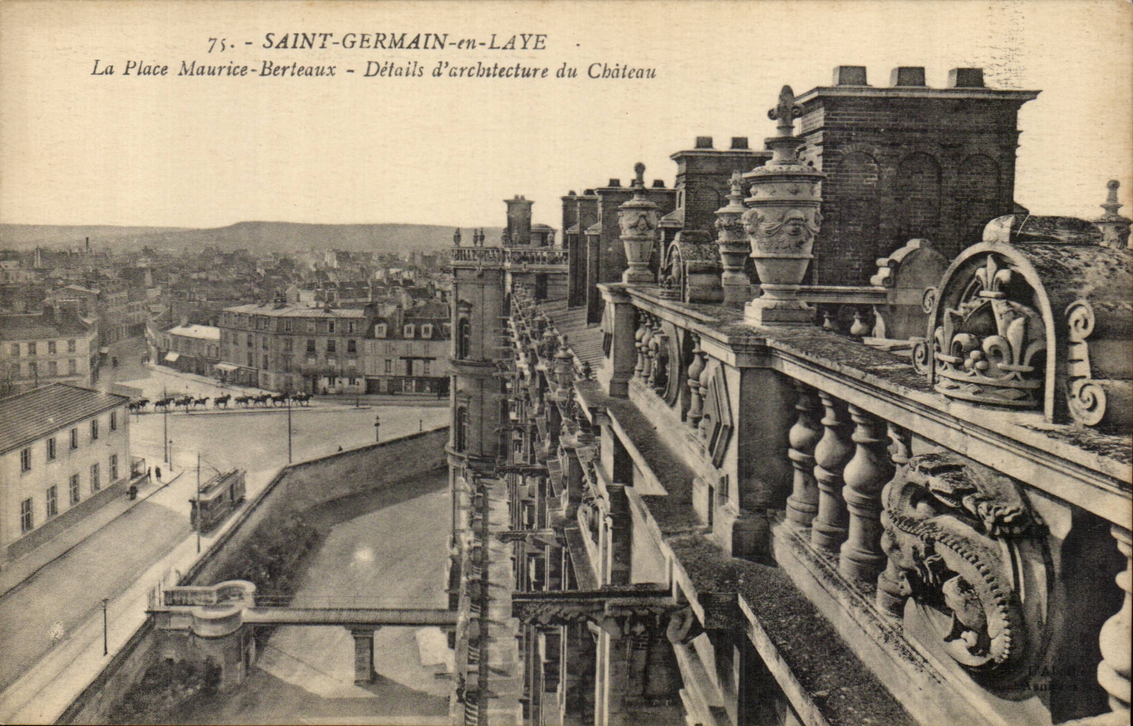 St Germain en Laye CPA La place Maurice Berteaux Details d'architecture du chateau