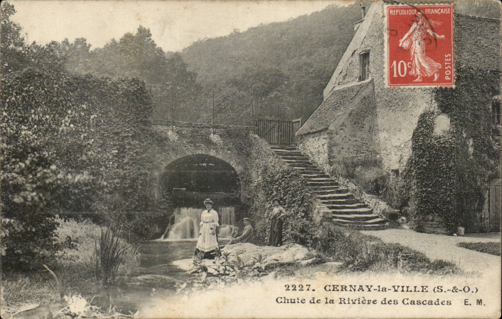 Cernay la Ville CPA Chute de la riviere en cascades