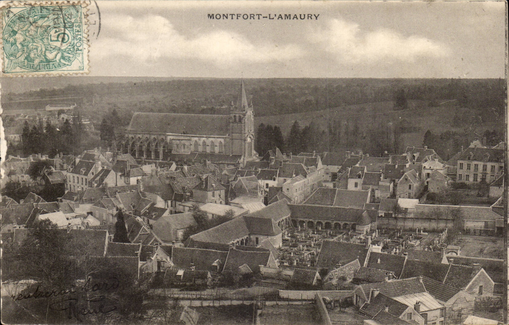 Montfort-l'Amaury — vue aérienne du village avec église — éditeur non identifié