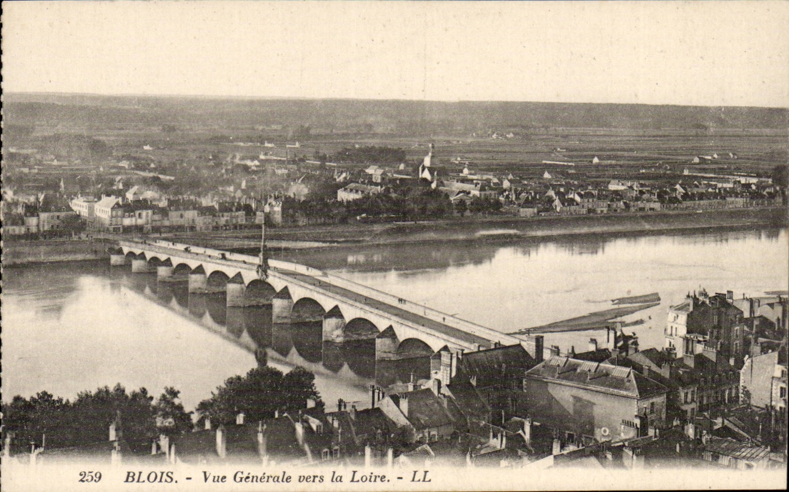 CPA Blois Vue generale vers la Loire