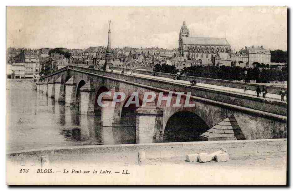 CPA Blois Le pont sur la Loire