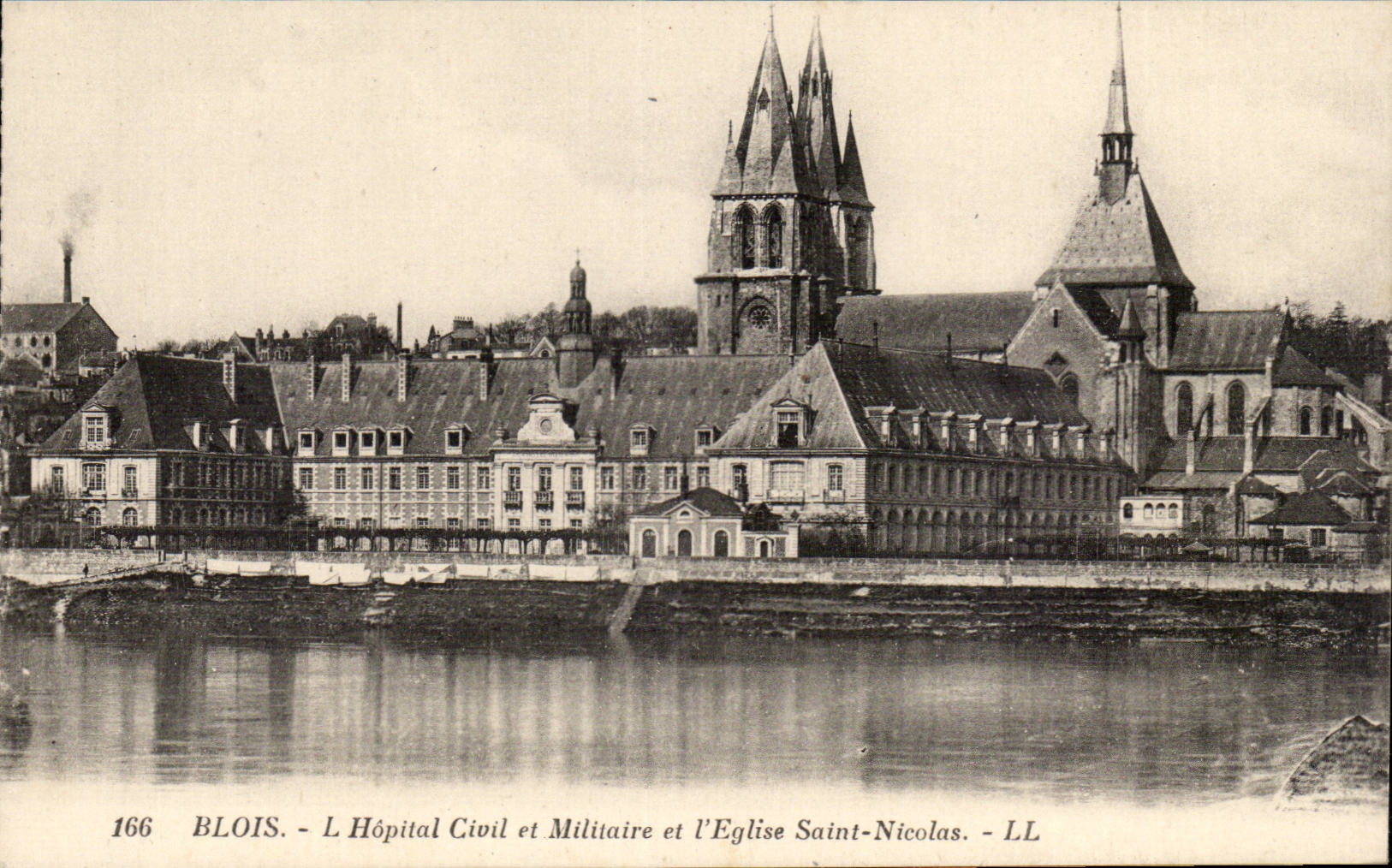 CPA Blois L'hopital civil et l'eglise Saint Nicolas