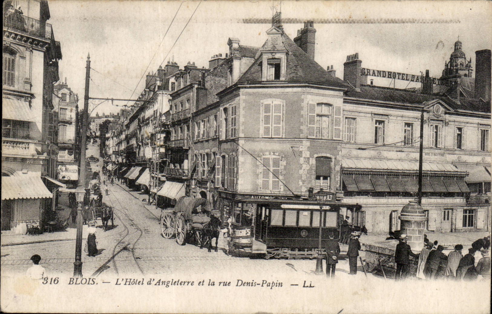 Blois CPA L'hotel d'Angleterre et la rue Denis papin