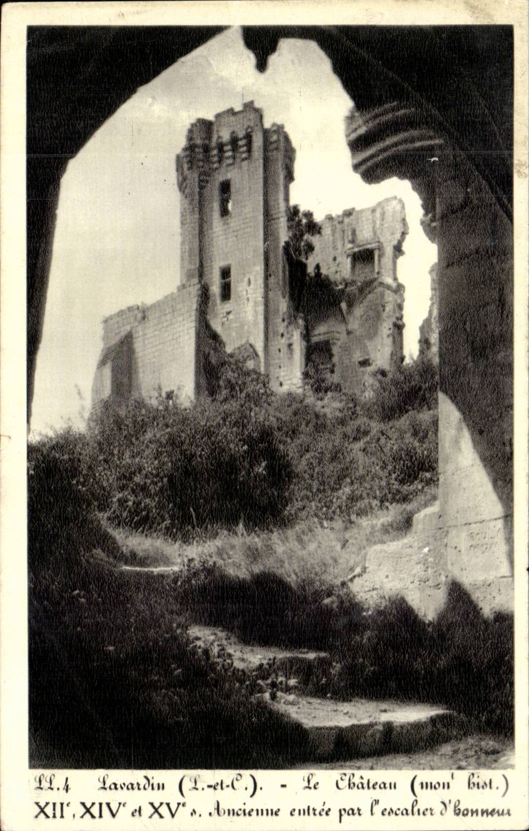 Lavardin (L.-et-C.) — Le Château (mon' hist.) — Ancienne entrée par l'escalier d'honneur — Édition Double Trêve