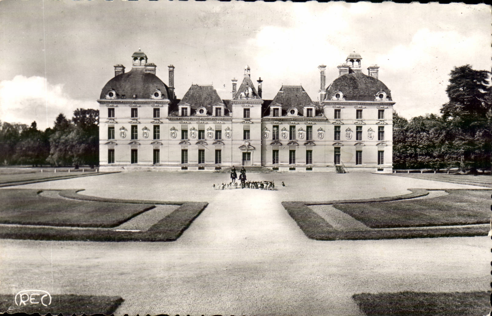 Le Château - Un Départ pour la Chasse — M. ROUSSEL, Photo-Éditeur, Cheverny (Loir & Cher)