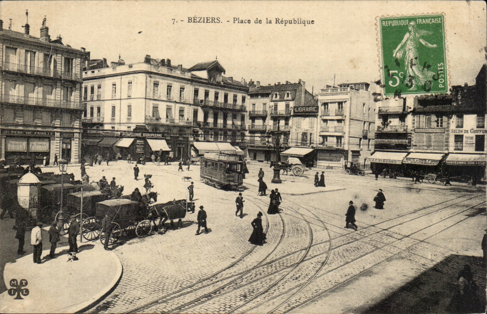 Beziers CPA Place de la Republique