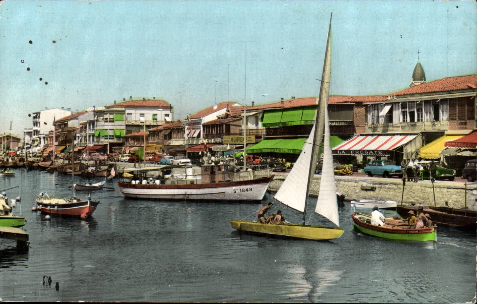 Palavas les Flots CPA le canal et les quais