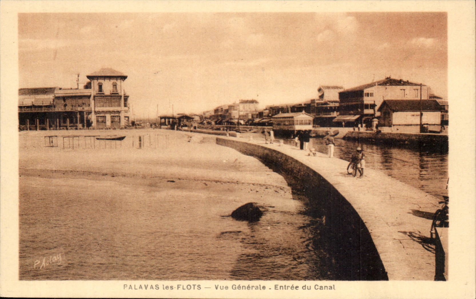 Environs de Montpellier Palavas les Flots CPA Vue generale entree du canal