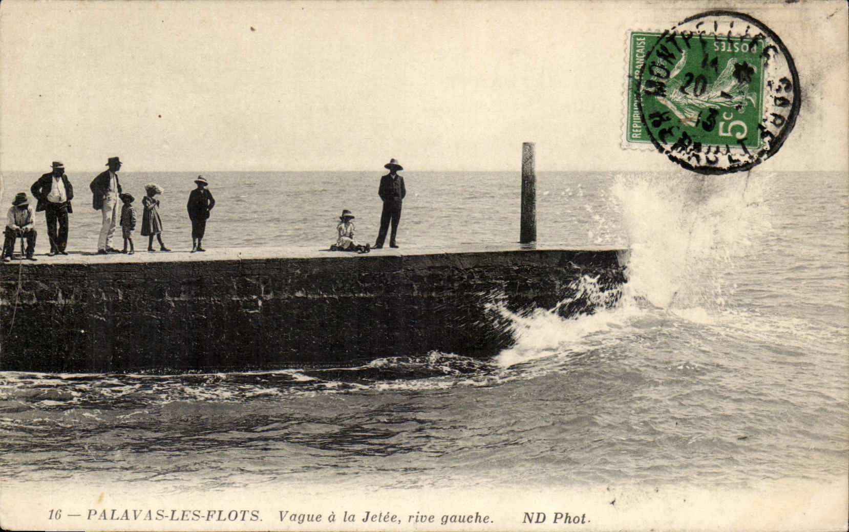 Environs de Montpellier Palavas les Flots CPA Vague a la jetee rive gauche