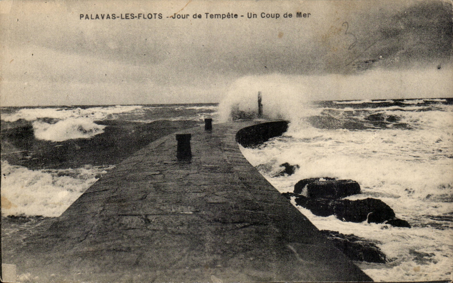 Palavas les Flots CPA Jour de tempete Un coup de mer