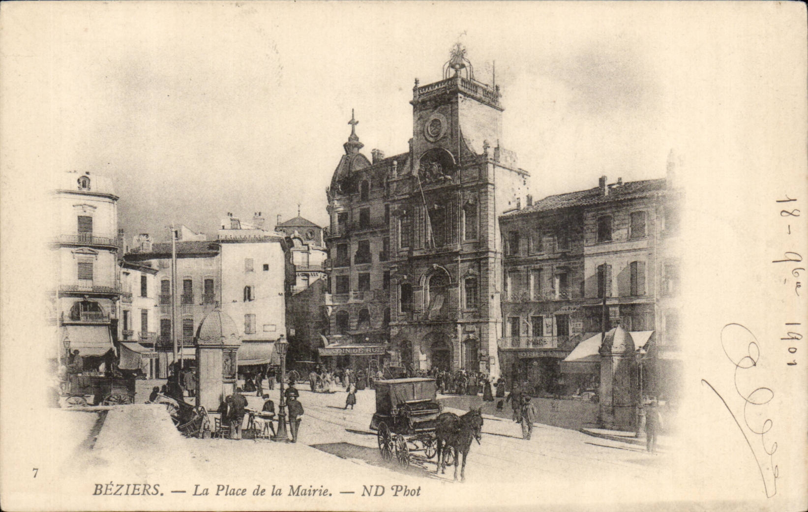 BÉZIERS — La Place de la Mairie — ND Phot