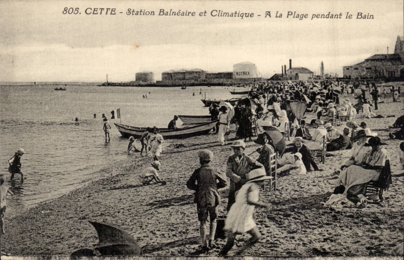 CETTE - Station Balnéaire et Climatique - À La Plage pendant le Bain