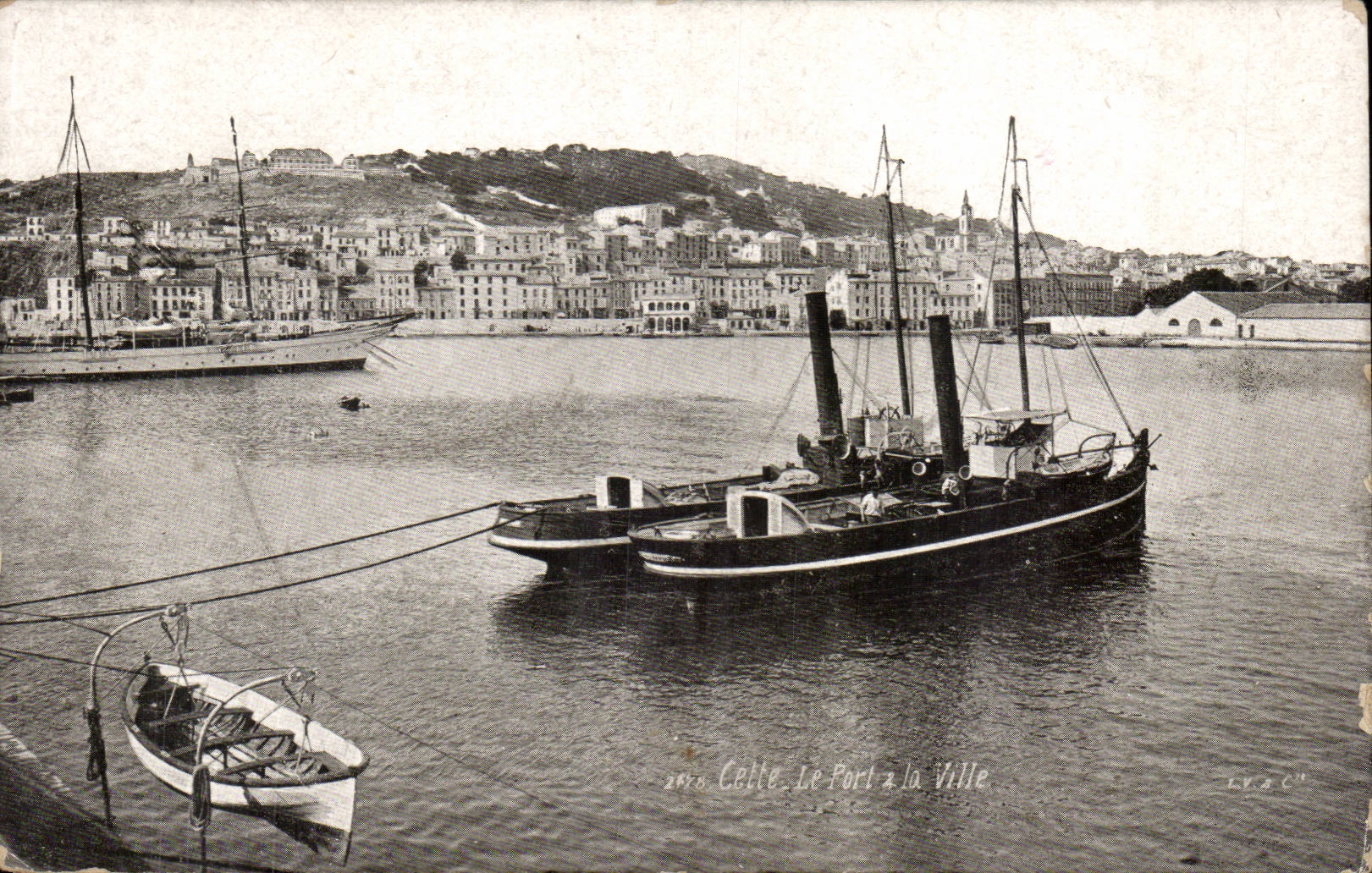 Cete Sete CPA Le port a la ville (bateau)