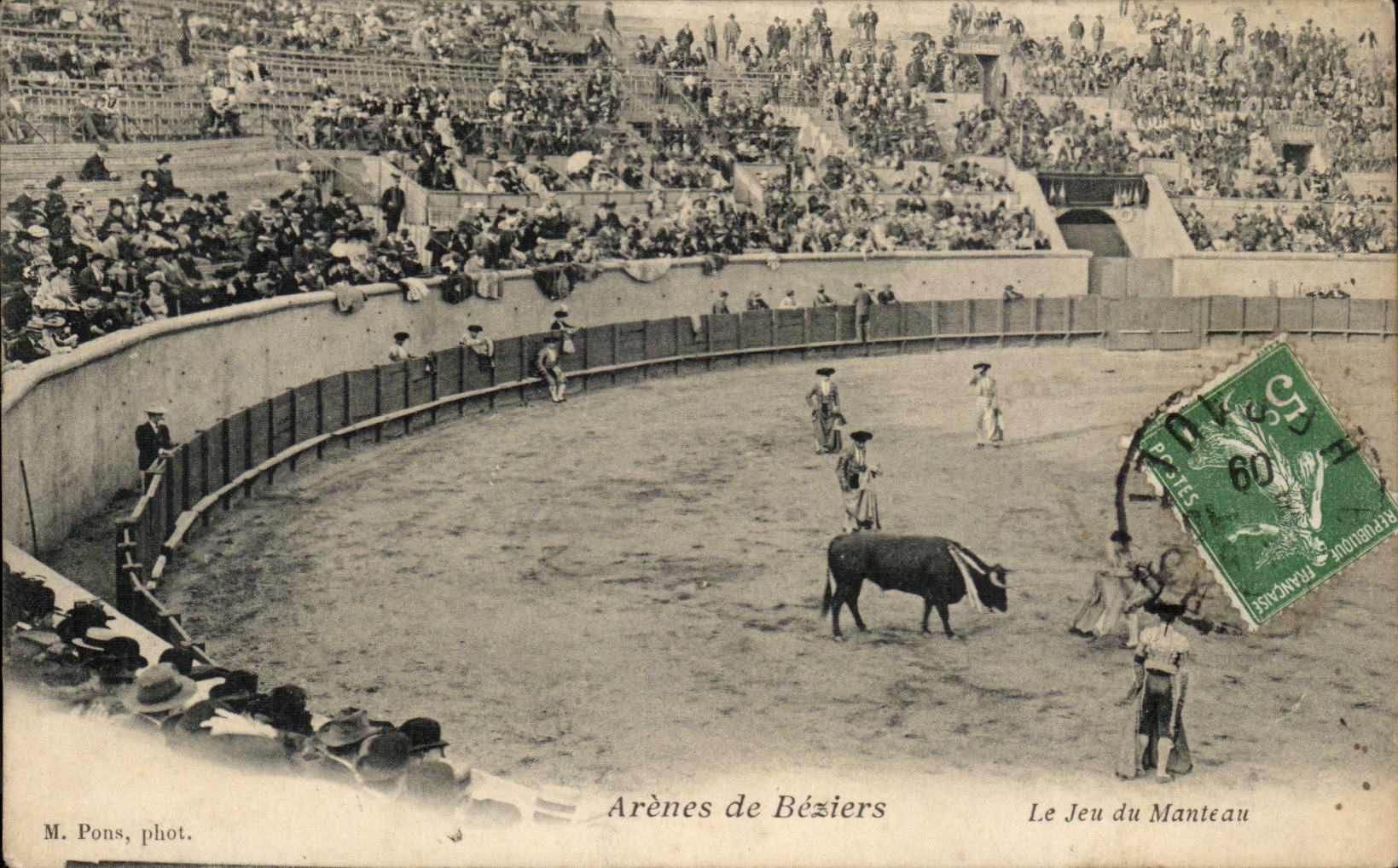 Arènes de Béziers — Le Jeu du Manteau — M. Pons, phot.