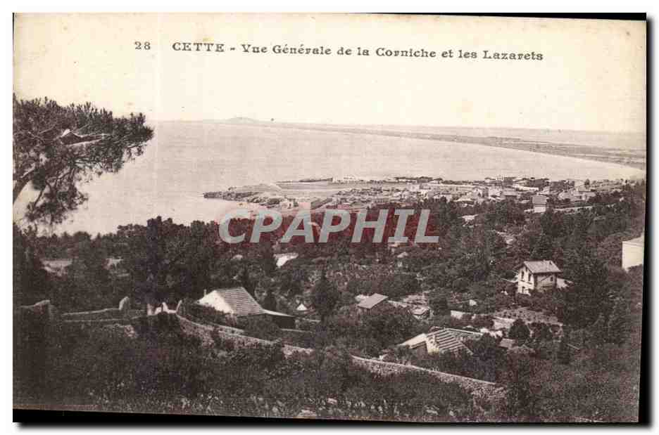 Cette CPA Vue generale de la corniche et les Lazarets
