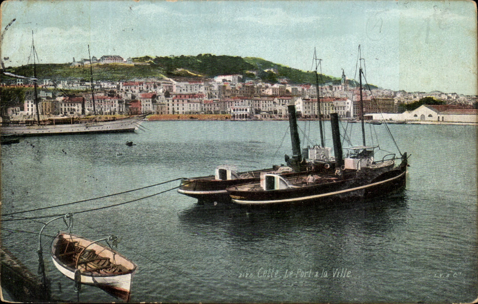 CEtte CPA Le port a la ville (baetau)