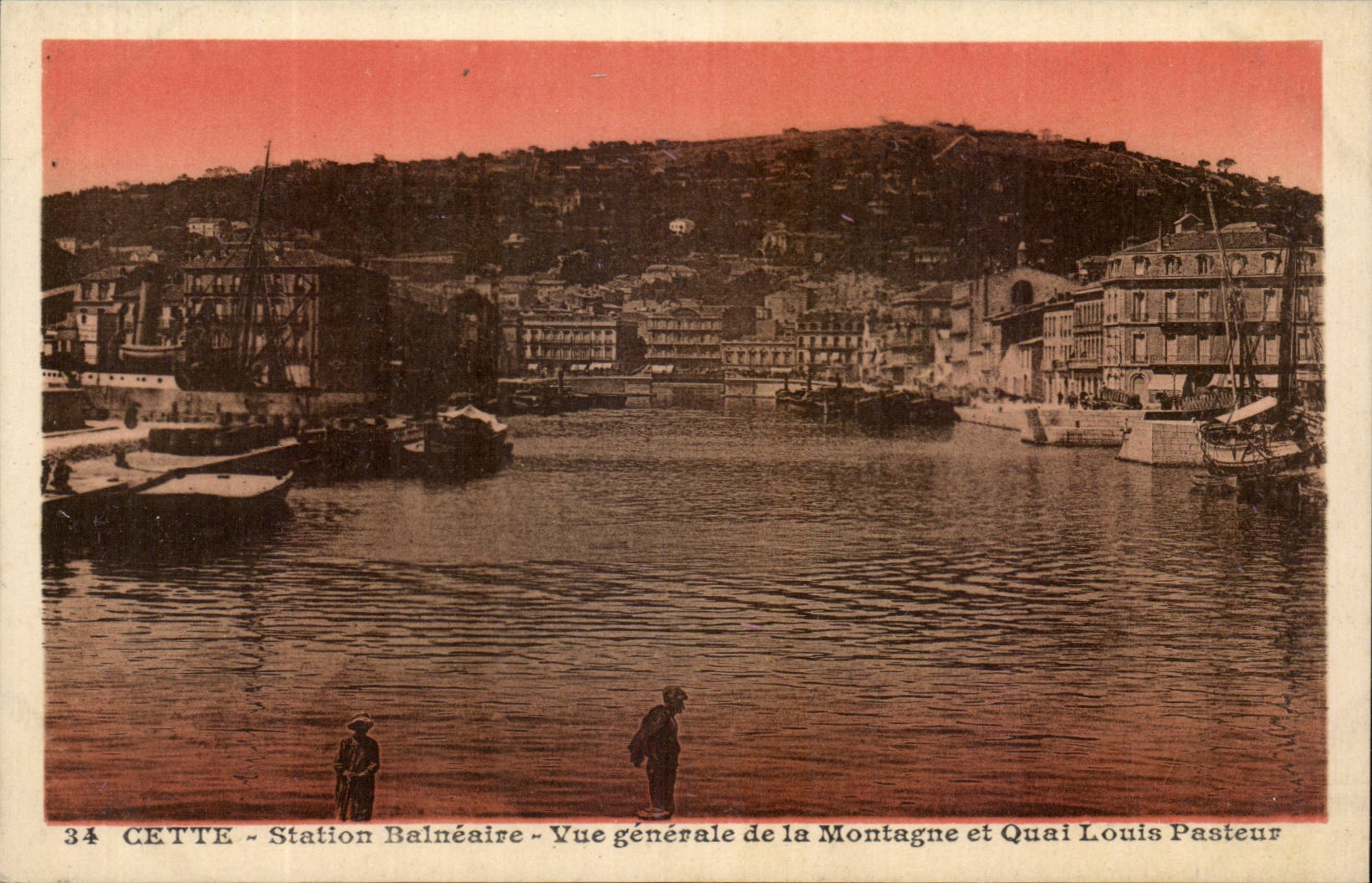Cette CPA Station balneaire Vue generale de la montagne et quai Louis Pasteur