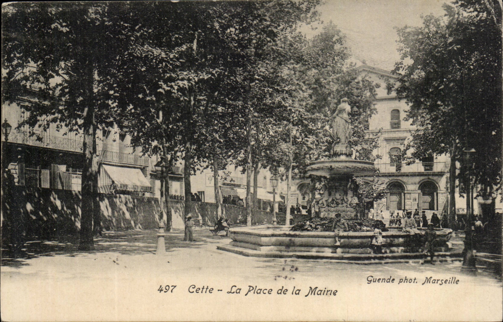 Cette CPA La place de la mairie