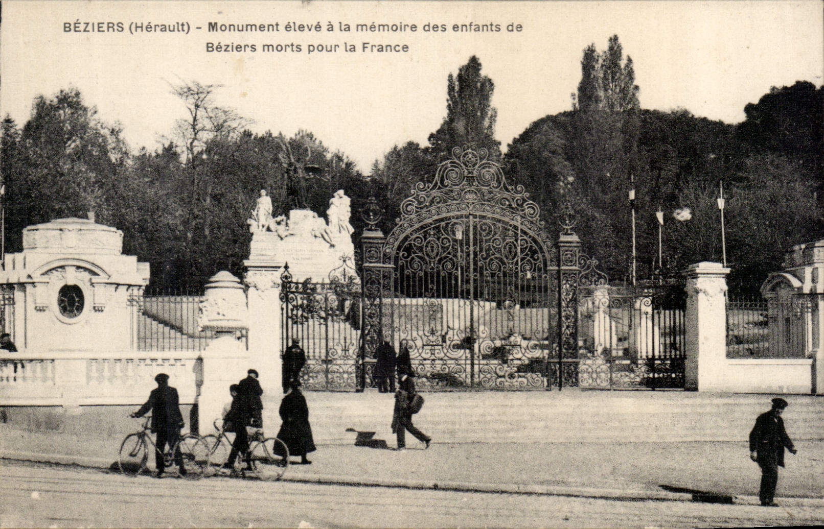 Béziers (Hérault) — Monument élevé à la mémoire des enfants de Béziers morts pour la France — éditeur non identifié