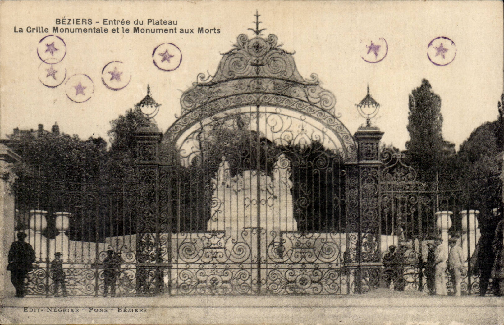 Béziers - Entrée du Plateau aux Morts — La Grille Monumentale et le Monument aux Morts — Édit. Négrier - Pons - Béziers