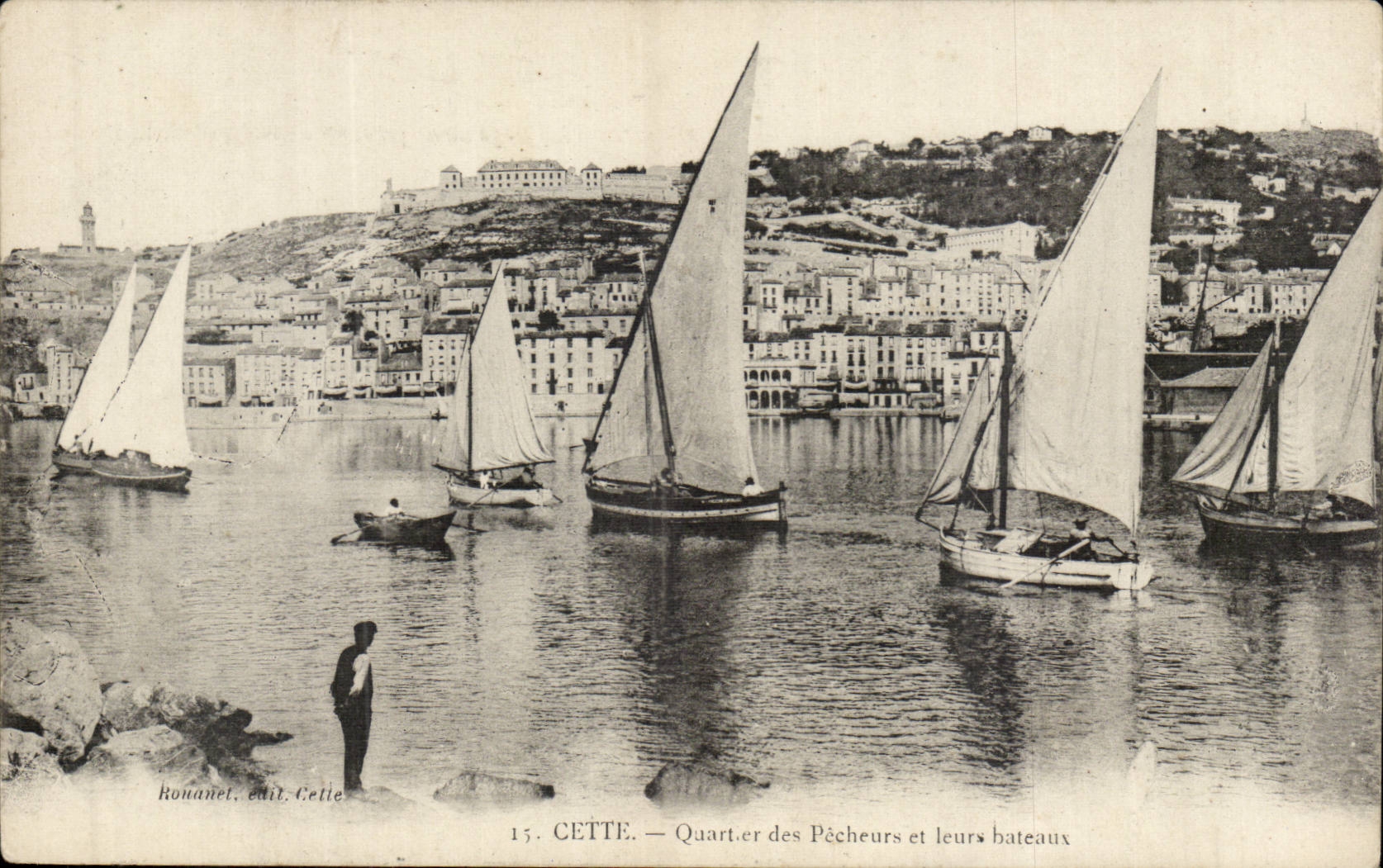 Cette CPA Quartier des pecheurs et leurs bateaux