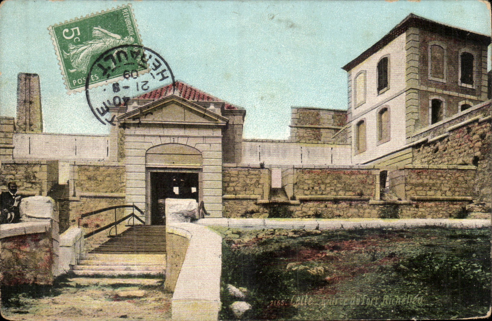 Cette CPA Entree du Fort Richelieu