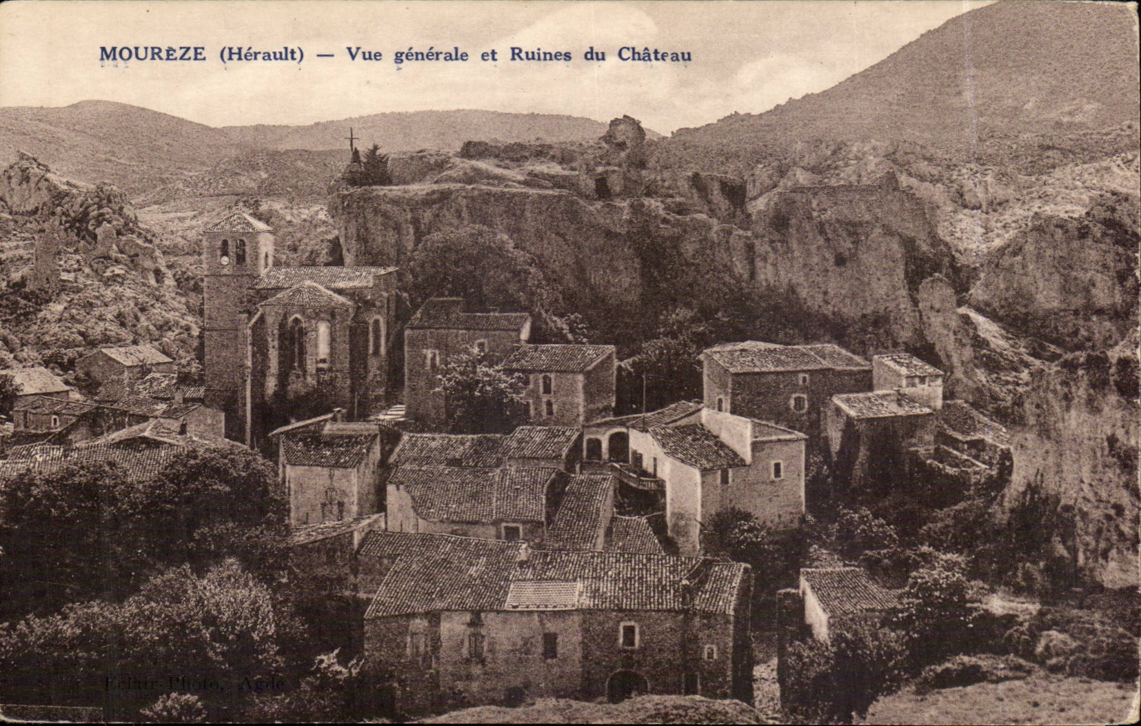 Moureze CPA Vue generale et ruines du chateau