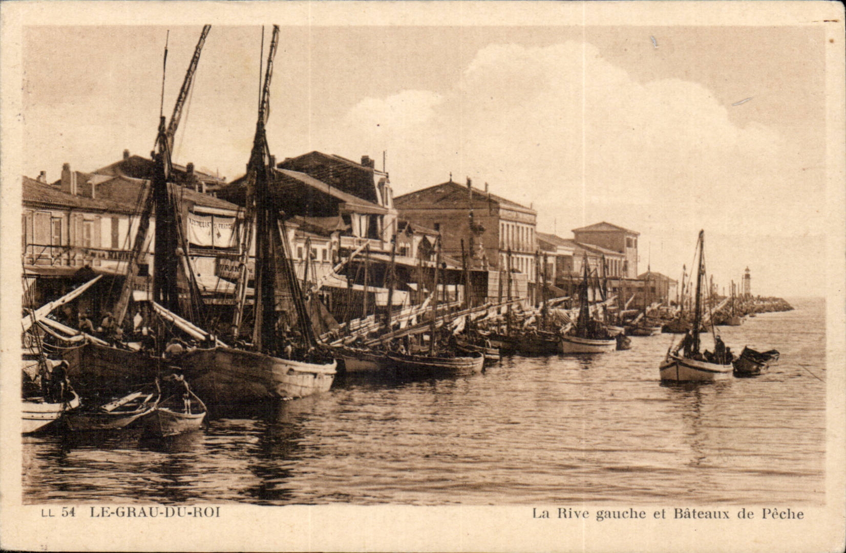 Le Grau du Roi - La Rive gauche et Bateaux de Peche - CPA 