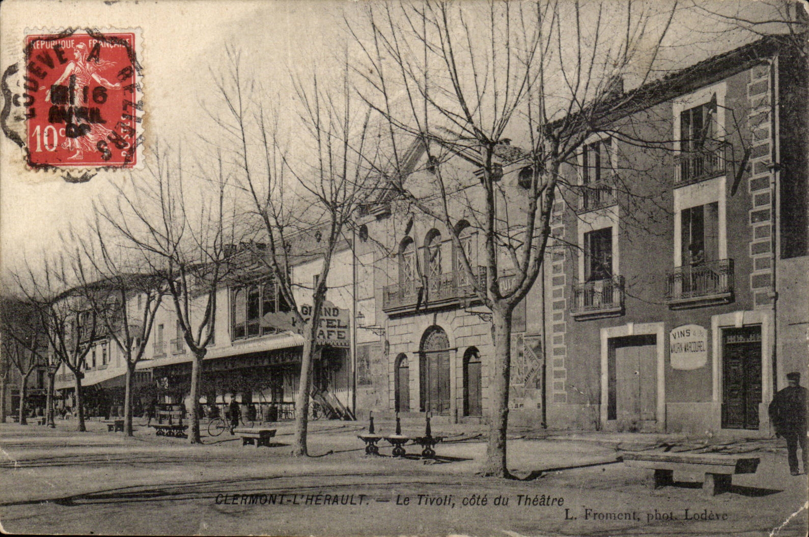 Clermont l'Herault - Le Tivoli cote du Theatre - CPA 