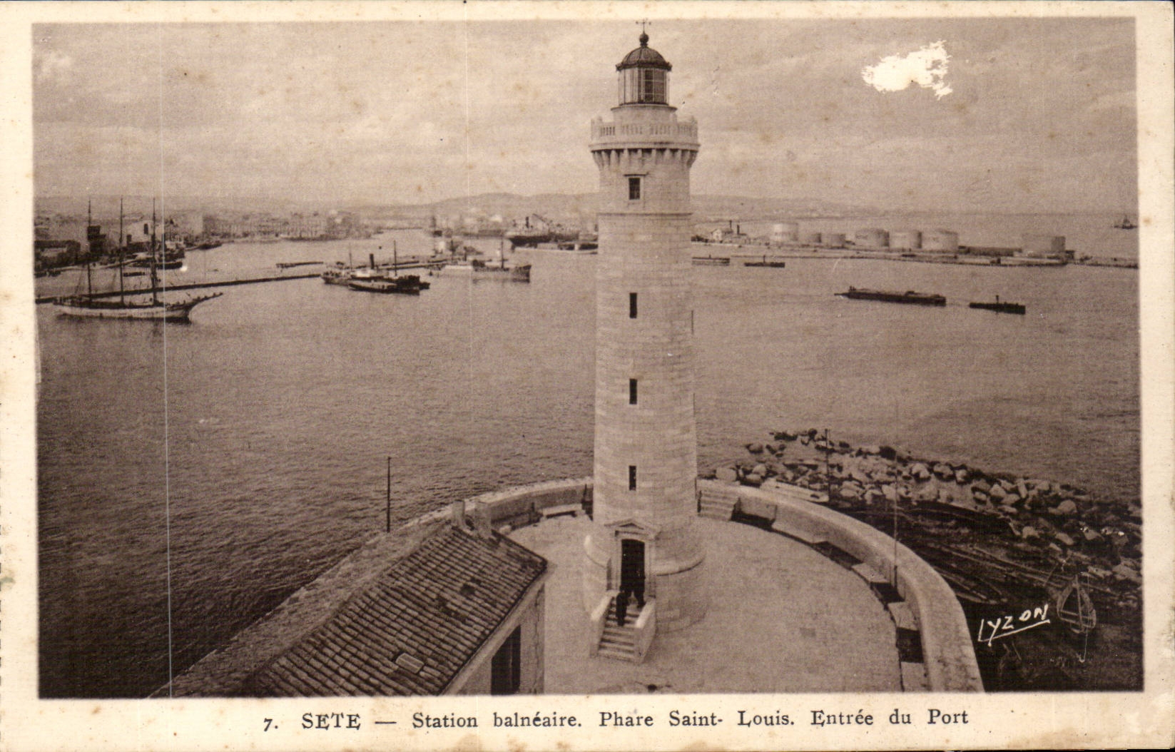 Sete - Cette - Station Balneaire - Phare saint Louis - Entree du Port - lighthouse - CPA 
