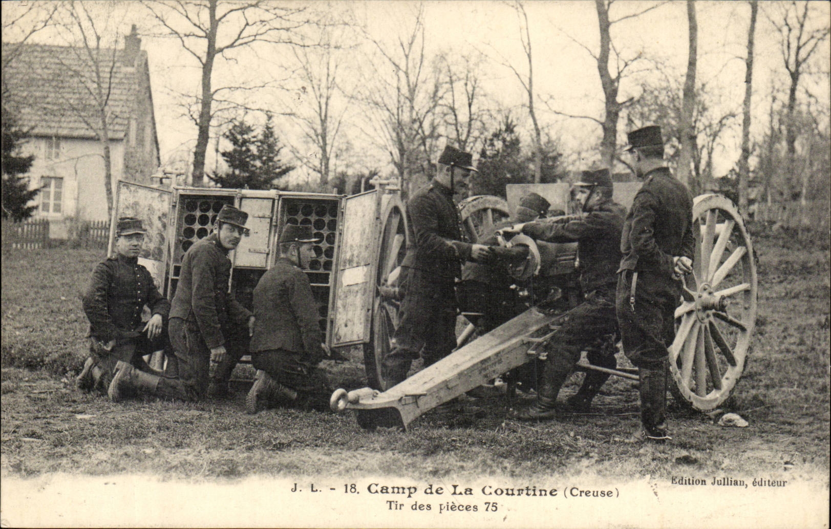 Creuse CPA Camp de la Courtine Tir des pieces 75 (militaria)