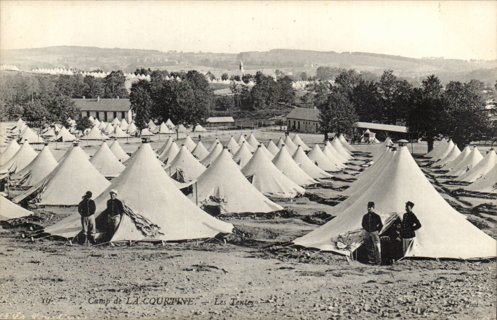 Camp de LA COURFINE — Les Tentes — ND Phot
