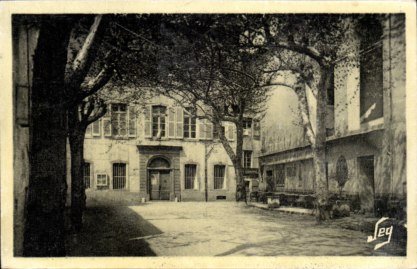 Le Vigan CPA La sous prefecture Avenue Jeanne d'arc